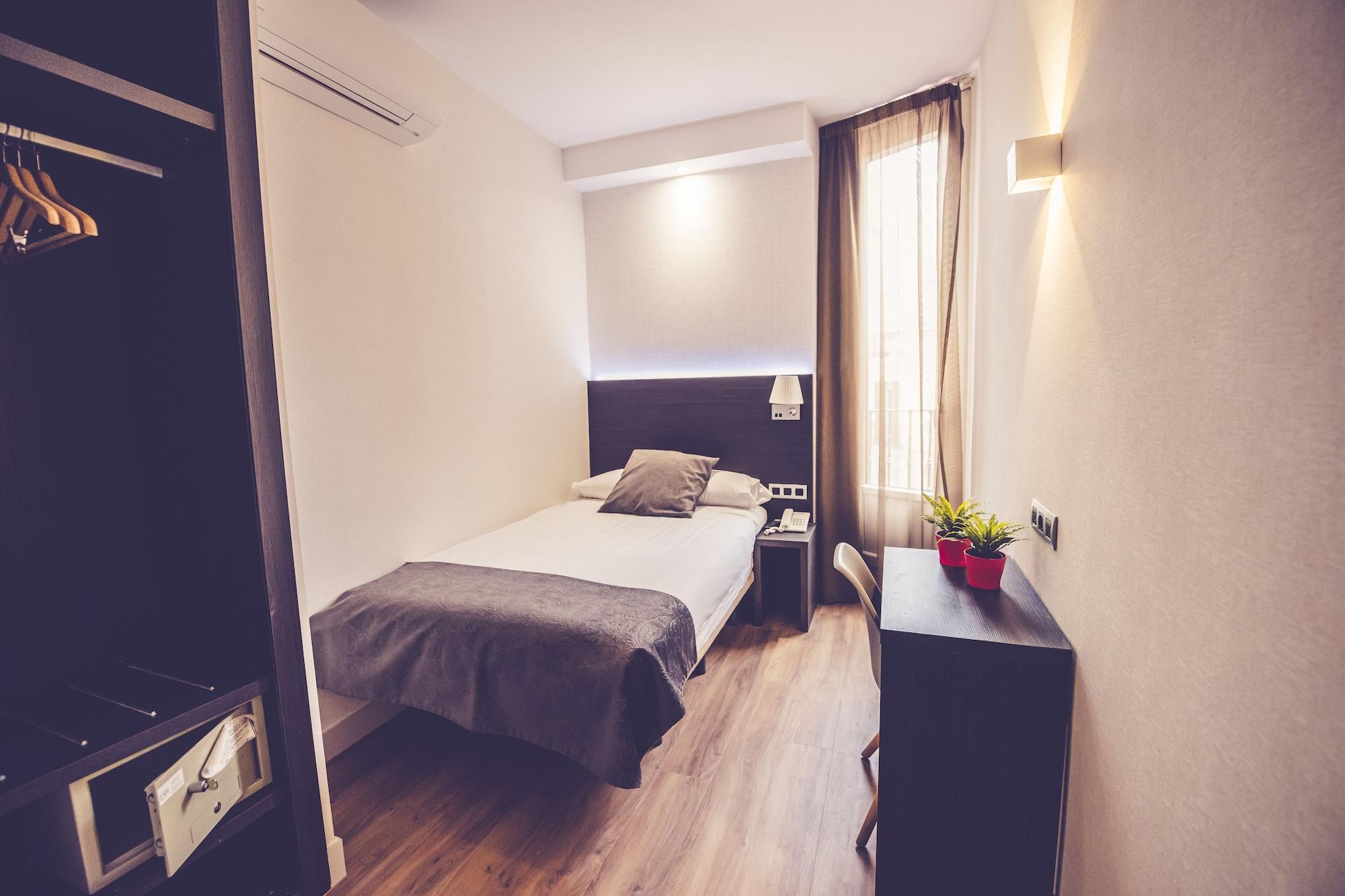 Hostal Marlasca Madrid Luaran gambar