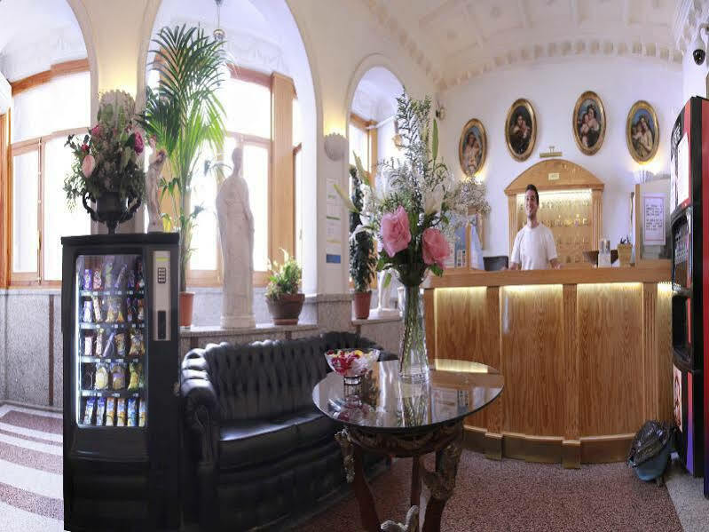 Hostal Marlasca Madrid Luaran gambar